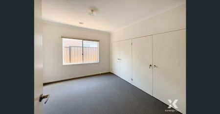 Family-Friendly Living in Featherbrook Estate - Photo 3