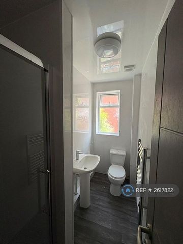 3 bedroom penthouse to rent - Photo 4