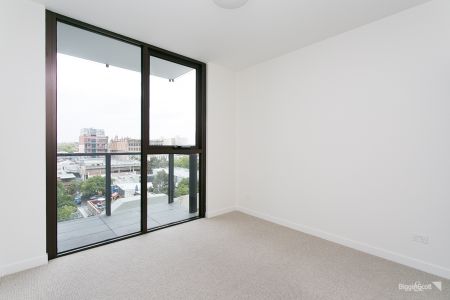 One Bedroom Apartment At The Back Of The Block With Rooftop Views - Photo 5