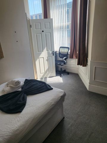 To Let : Albert Road , Middlesbrough ,TS1 2PP - Photo 2