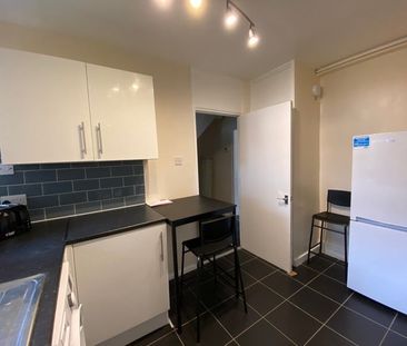 Room in a Shared Flat, Tooting Bec, SW17 - Photo 5