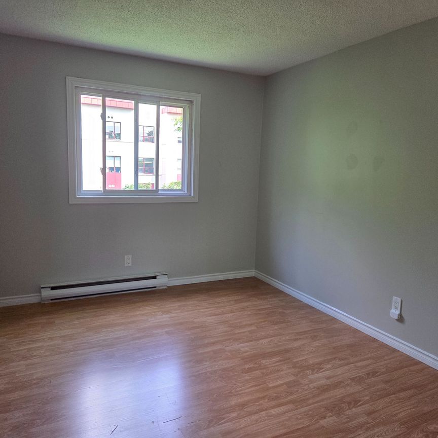 For Lease - 8800 Willoughby Drive Unit# 308, Niagara Falls, Ontario - Photo 1