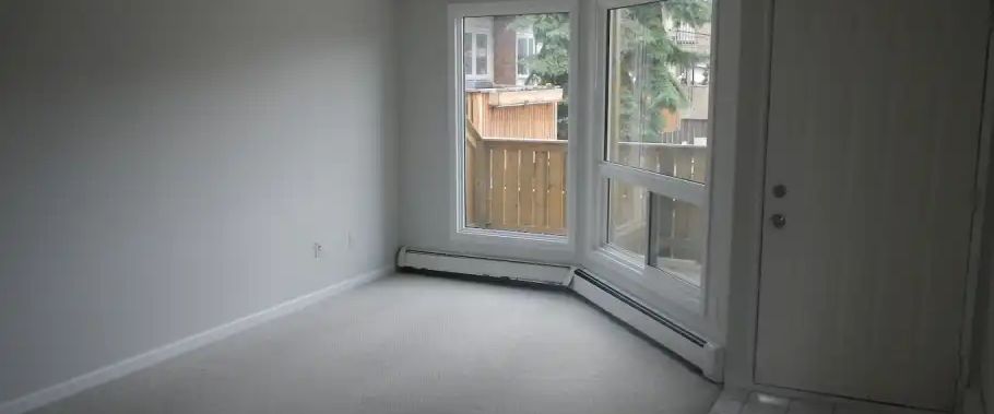 1 Bedroom, $1600, Very bright and spacious unit, private large deck! | 13 - 113 22 Avenue Northeast, Calgary - Photo 1