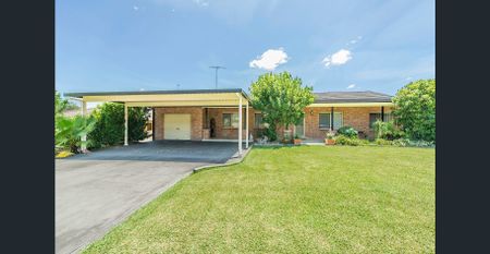 Spacious 3 Bedroom Home With Multiple Living Areas - Photo 5