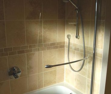 4 bedroom semi-detached house to rent - Photo 3