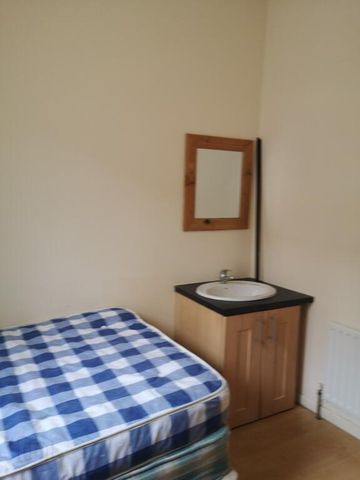 11 Agincourt Street, Belfast, BT7 1RB - Photo 3