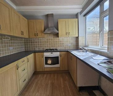 2 bedroom semi-detached house to rent - Photo 3