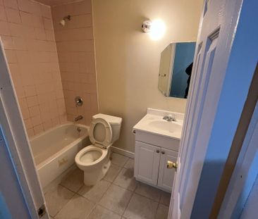 For Lease - 27 Frost King Lane, Toronto, Ontario - Photo 3