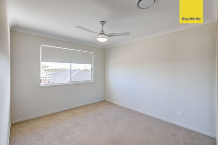 Stunning high-set residence - Photo 5