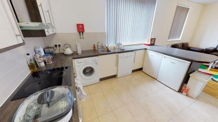 2 bedroom flat to rent - Photo 5