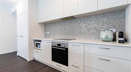 4 bed 2 bath townhouse - Photo 4