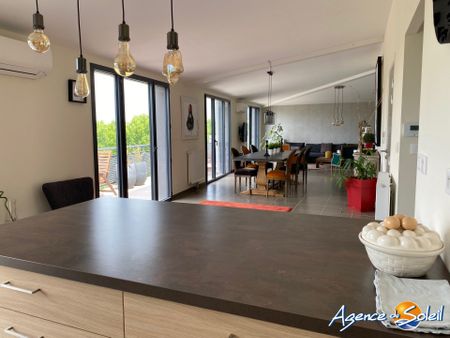 Location Appartement 4 pièces 153m² NARBONNE 11100 - Photo 2