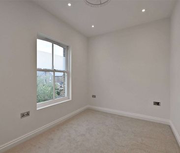 A newly refurbished and extended four bedroom home in the heart of ... - Photo 3