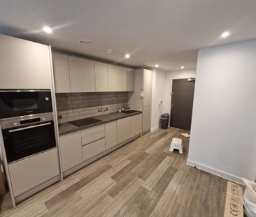 Red, Media City Uk - Photo 5