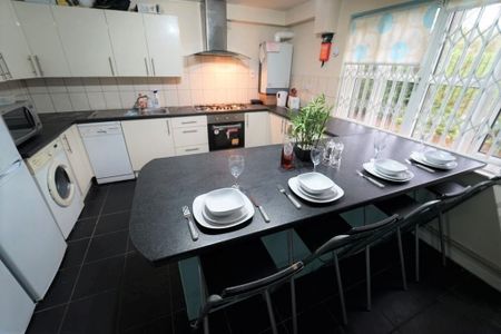 1 bedroom in a house share to rent - Photo 4