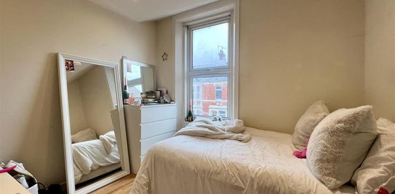 6 bedroom house to rent - Photo 2