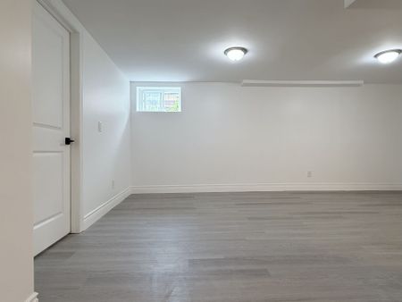 For Lease - 1227b Argreen Road, Mississauga, Ontario - Photo 2