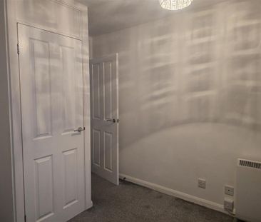 2 bedroom semi-detached bungalow to rent - Photo 3