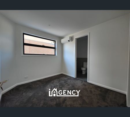 unit 3/6 Mystic Court, Eumemmerring, Vic 3177 - Photo 3