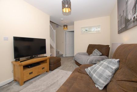 2 bedroom semi-detached house to rent - Photo 2
