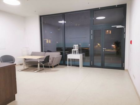 Teilmöblierte 2 Zimmer mit verglaster Loggia im Skytower zur Miete ab 15.05.2026 - Photo 2