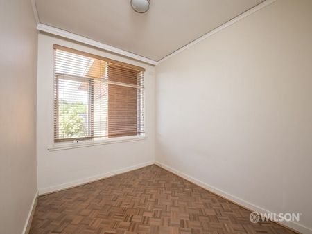 Spacious 2 Bedroom apartment - Photo 3