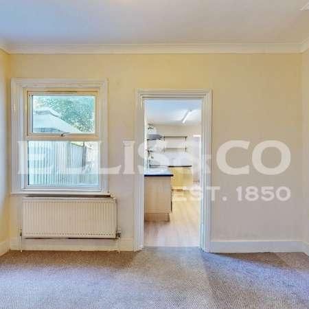 Orchard Road, Brentford, TW8 - Photo 1