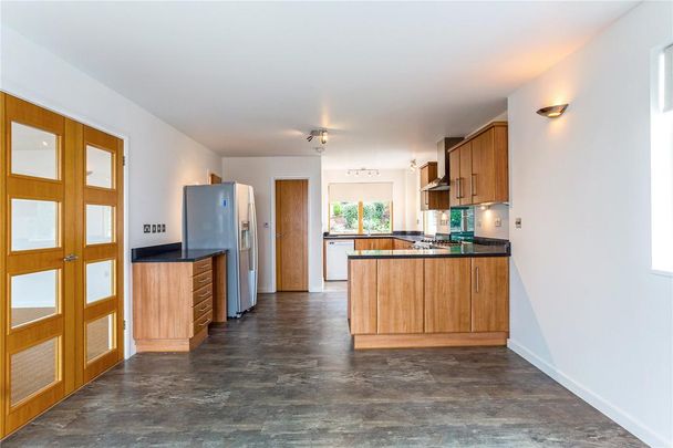 4 bedroom detached house to rent - Photo 1