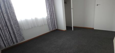 Standalone sunny 2 bed house in a great location - Photo 3