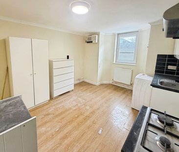 One-Bedroom Studio - Photo 3