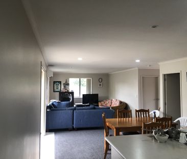 Lovely 4/5 bedroom, 2 bathroom property. - Photo 4