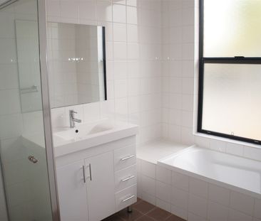 Lovely low maintenance 2 bedroom house in convenient location - Photo 6