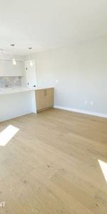 Bright & Open 1 Bedroom in Central Mount Pleasant - Photo 3