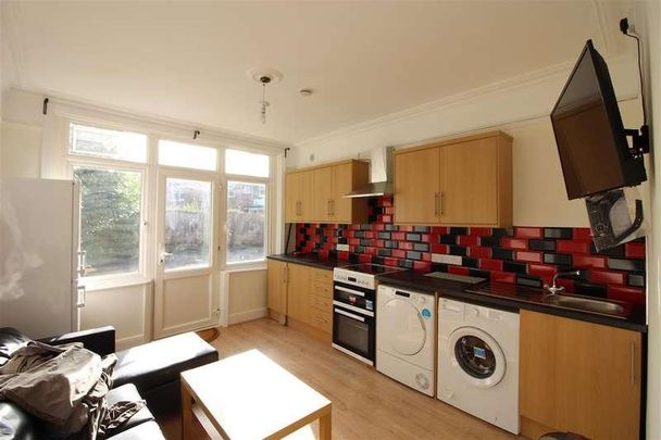 Devonshire Road, **student Apartment** Student Apartment **, Southampton, SO15 - Photo 1