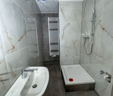 Komplettsanierung - 2-Raum-Wohnung mit Einbauküche in Beierfeld zu ... - Photo 4