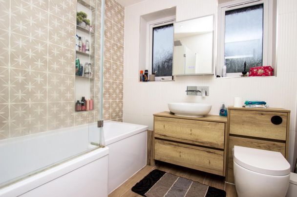 3 bedroom House To Let Total Size: 1012 SQ FT - Photo 1