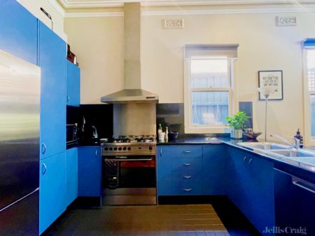 2 Bed, 1 Bath - Photo 5