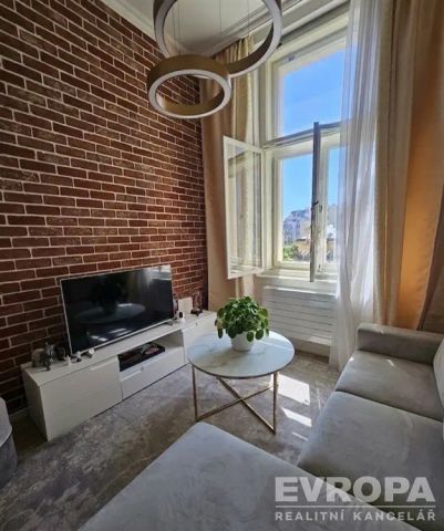 Komfortní a moderně zařízený apartmán 2+kk v prestižní čtvrti Vinohrady - Photo 2