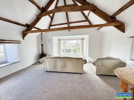 2 bedroom coach house to rent - Photo 2