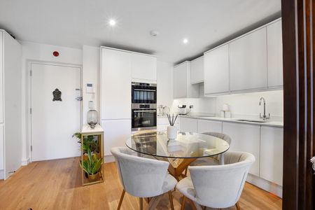 1 Bed Flat, Knightsbridge House, W4 - Photo 2