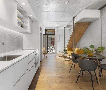 Short term rental NEW 2 bed 2 bath townhouse - Photo 1