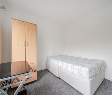 4 bedroom semi-detached house to rent - Photo 1