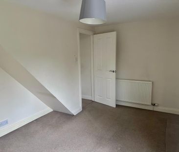 3 bedroom end of terrace house to rent - Photo 4