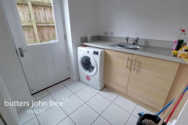 4 bedroom detached house to rent - Photo 1