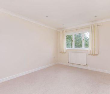 4 bedroom detached house to rent - Photo 3