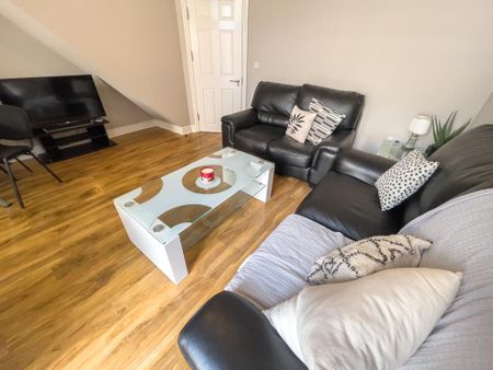 5 bedroom terraced house to rent - Photo 2