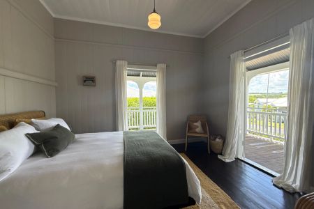 Renovated Queenslander | Fully Furnished | 3 – 6 Month Lease - Photo 3