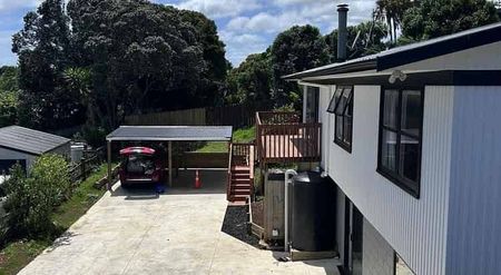 Beautiful 3 Bedroom Family Home - Photo 2