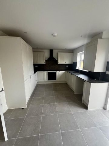 2 bedroom semi-detached house to rent - Photo 5