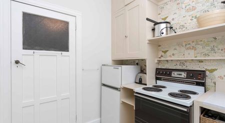 Inner city apartment - Partially Furnished - Photo 5